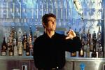 CRUISING. Tom Cruise var god til at ryste drinks sammen i 'Cocktail'. I weekenden kan du møde virkelighedens bedste bartendere ved DM i Cocktail. Pr-foto 