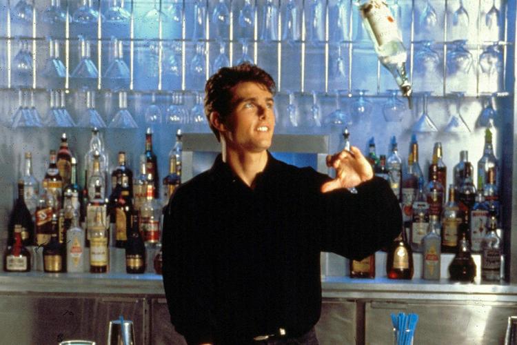 CRUISING. Tom Cruise var god til at ryste drinks sammen i 'Cocktail'. I weekenden kan du møde virkelighedens bedste bartendere ved DM i Cocktail. Pr-foto 