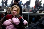 Flugt. FN's flygtningeorganisation advarer mod en humanitær katastrofe blandt de tusinder af flygtninge, som er strandet på grænsen mellem Grækenland og Makedonien. 