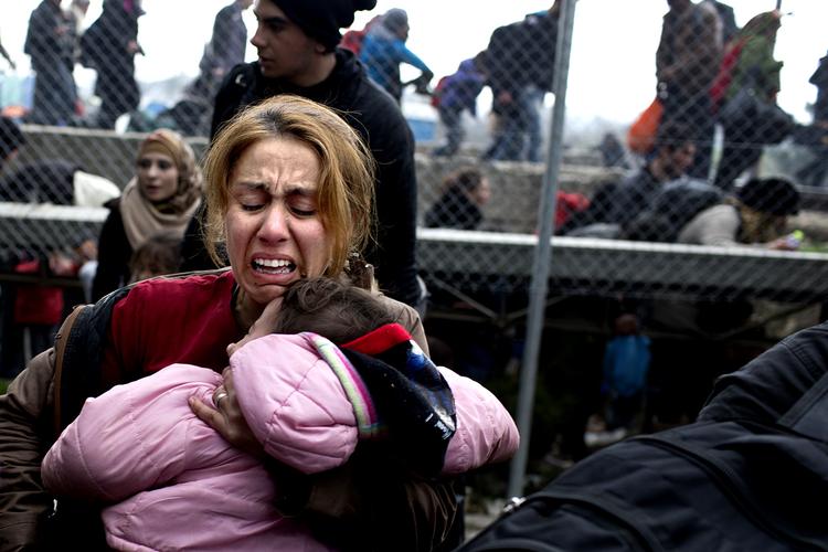 Flugt. FN's flygtningeorganisation advarer mod en humanitær katastrofe blandt de tusinder af flygtninge, som er strandet på grænsen mellem Grækenland og Makedonien. 