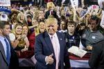 Sejrherre. Trump var i godt humør på et af sine sidste valgmøder. Siden er optimismen næppe blev formindsket. 