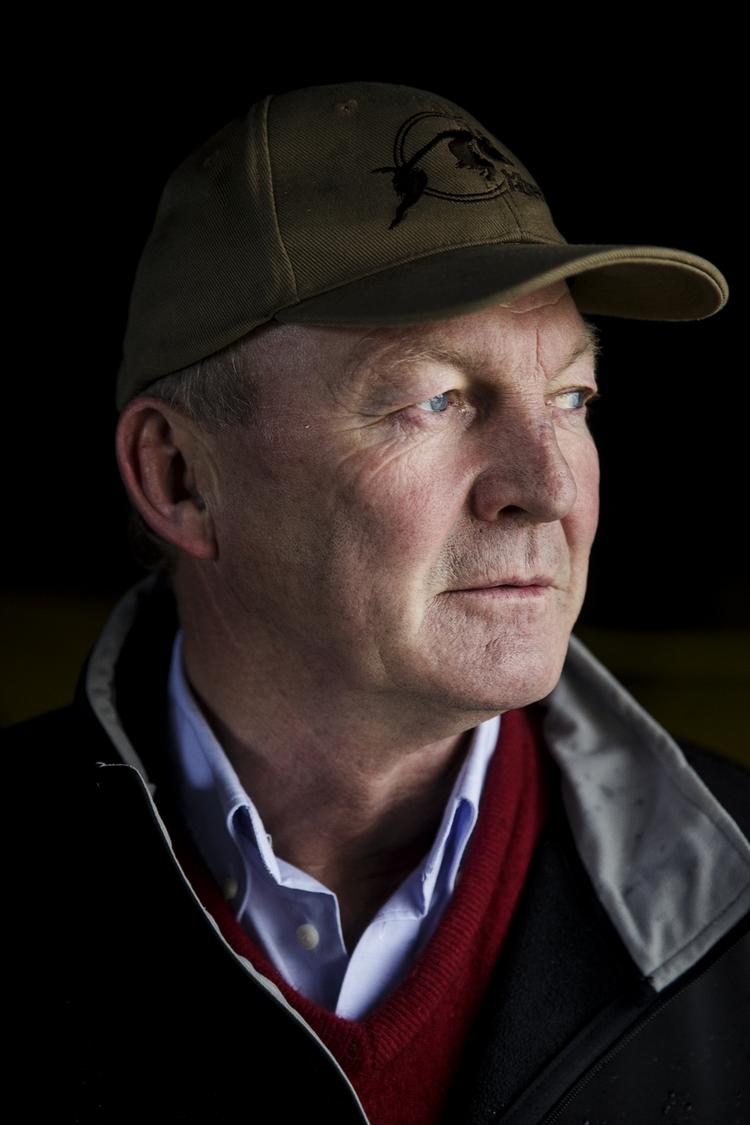 Kultur. Formanden for foreningen Bæredygtigt Landbrug, den 62-årige Flemming Fuglede, var en af hovedaktørerne i den kontrovers om den netop vedtagede landbrugspakken, som endte med at koste  Eva Kjer Hansen (V) titlen som Miljø - og Fødevareminister. 