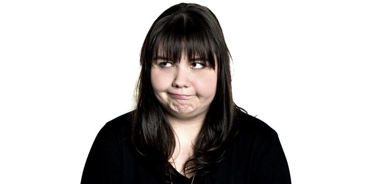 Og. Komiker Sofie Hagens dansklærer lærte hende, at det er okay at bryde reglerne, når man skriver kreativt. I dag starter hun næsten altid sine sætninger med 'og'. Nærmest demonstrativt. 