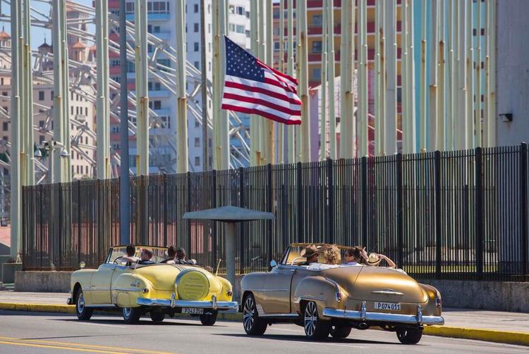 Storbystemning. Havana er kendt for sine amerikanske flyderbiler, og hvis forudsigelserne holder stik, får turisttaxaerne mere travlt i fremtiden. Der ventes nemlig en stor stigning i antallet af amerikanske rejsende. 