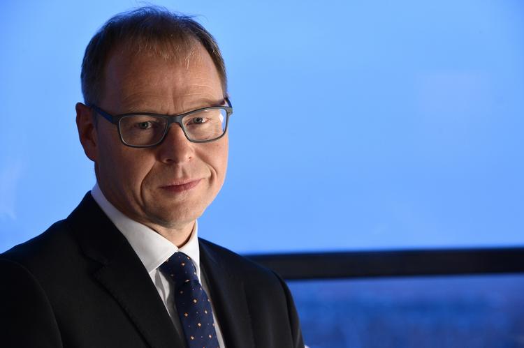 forvandling. Nykredit med direktør Michael Rasmussen i spidsen er kommet i massiv modvind, efter at han har varslet, at bidragssatserne vil stige og gøre Danmarks billigste realkreditlån til det dyreste. 