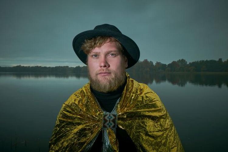 Afrika. Jonas H. Petersen tilbragte en stor del af sin barndom i Botswana, som han har genbesøgt. Det kan høres på det nye album. 