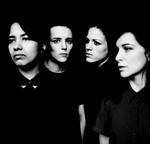 hårdt og højt. Fire kvinder, som slog igennem med muskuløs og punket rockmusik, kan opleves i Vega i denne uge. Pr-foto 