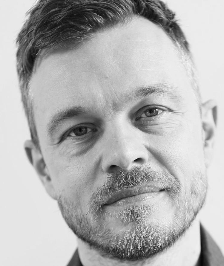 debutant. Jesper Bugge Kold var nomineret til Debutantprisen 2014 for sin roman 'Vintermænd'. I tirsdags udkom romanen i trykt udgave i USA. 