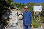 SKJULT. Indgangen til bunkeren er delvist dækket af vegetationen. Anthony Miller driver museets hjemmeside. 