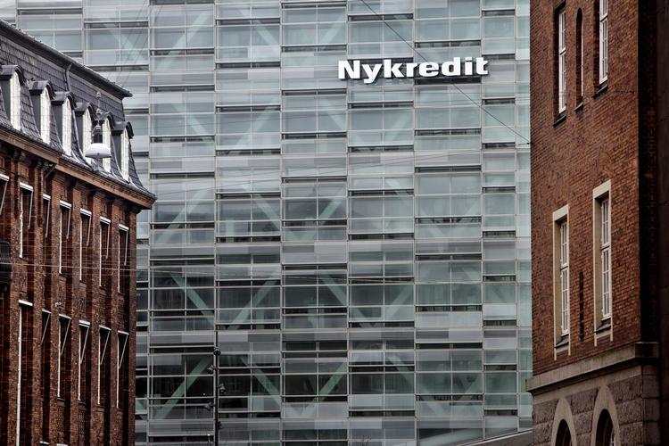 oprør. Nykredit er havnet i en kundestorm af dimensioner efter beslutningen om at hæve de omstridte bidragssatser. 
