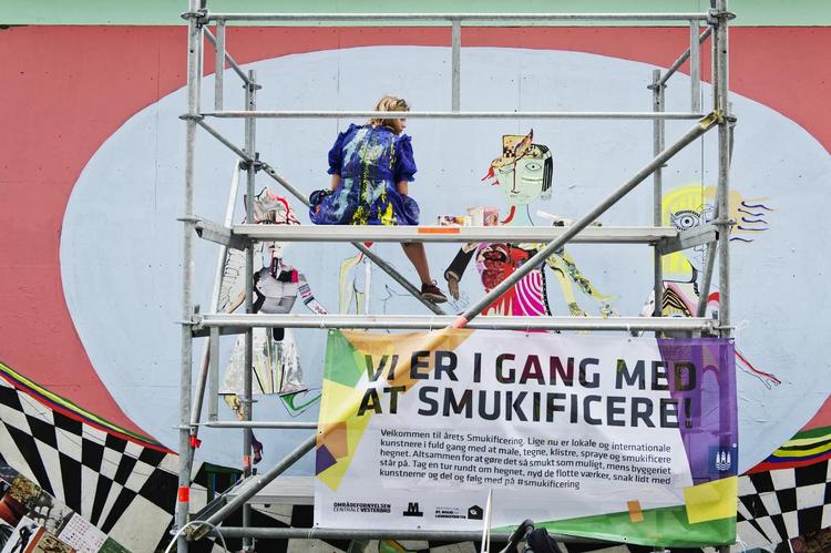 Smukificering. Sådan ser det altså ud, når hegnene bliver udsmykket. Her i 2014. 