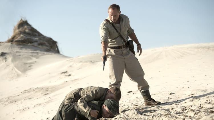 Befrielse. Martin Zandvliets film 'Under sandet’ fortæller historien om sergent Carl Leopold Rasmussen, der får kommandoen over et hold unge tyske soldater, der tvinges til at samle miner langs den jyske vestkyst efter befrielsen i 1945. 