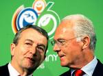 2006-chefer. Franz Beckenbauer (th) var  sammen med  Wolfgang Niersbach (tv) den helt fremtrædende figur i den tyske VM-komité. 