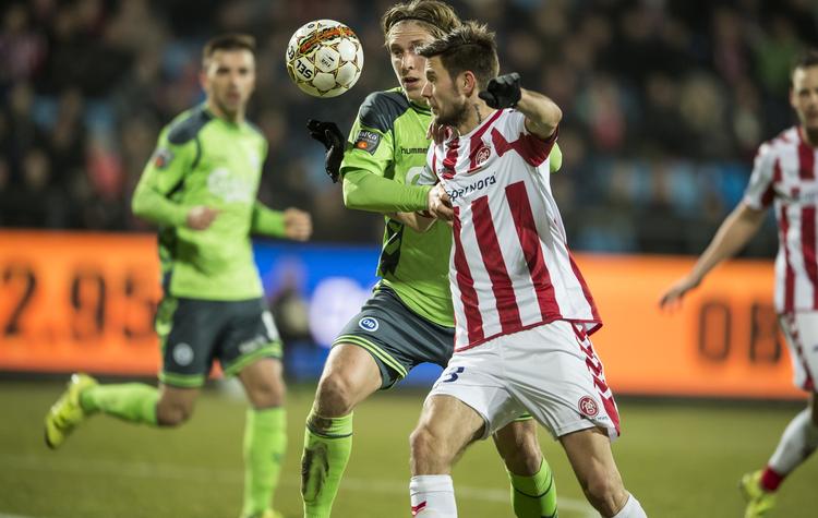Nedtur. Ligatopscorer Lukas Spalvis og AaB'erne tabte for tredje gang på eget græs i denne sæson. 