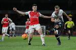 lokalopgør. Ærkerivalerne Tottenham og Arsenal spiller lørdag middag et i forvejen betændt lokalopgør, der denne gang også kan være afgørende i mesterskabskampen. 