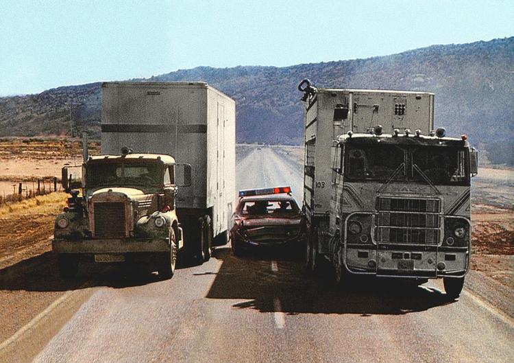 Frihedskrig. I den klassiske 1970'er-film ligger truckerne i frihedskrig med både politikere, fagforeninger og politiet. 