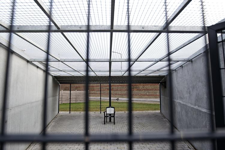 Fængslet. Fire personer er tiltalt for medvirken til Omar el-Husseins drab på Dan Uzan og drabsforsøg på flere betjente. De har siddet fængslet siden februar sidste år. I den kommende uge kommer sagen for Københavns byret. (arkivfoto) 