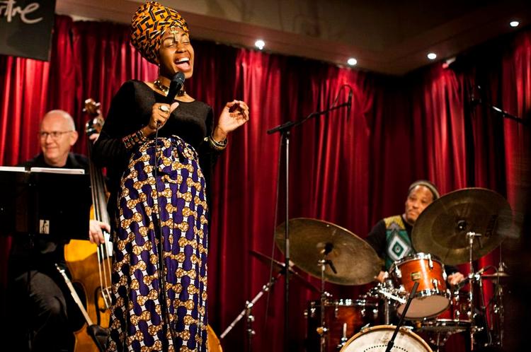 Legesyg. Med energi og sangglæde gav den 23-årige Jazzmeia Horn i Montmartre prøver på, hvorfor hun for få måneder siden vandt The Thelonious Monk Institute International Jazz Competition. 