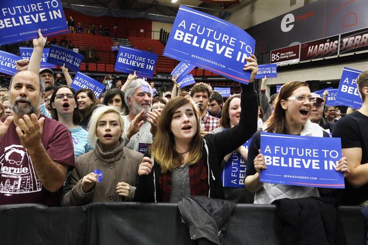 Opbakning. Tilhængere af Bernie Sanders var i højt humør under et valgmøde i staten Illinois fredag. 