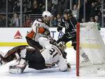 Mål. Frederik Andersen indkasserer her et mål hos Anaheim Ducks. 