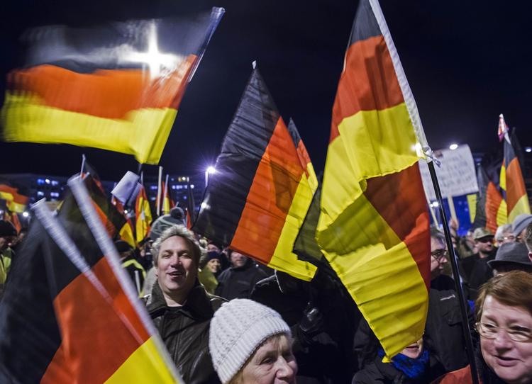 protest. Det højrepopulistiske parti Alternative für Deutschland (AfD) kan profitere af flygtningetemaet og ligger i meningsmålingerne til at slå igennem for alvor i tysk politik. 