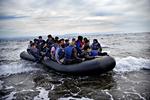 Flygtet. I stedet for at betale en menneskesmugler i Tyrkiet over 5.000 kroner for en plads i en livsfarlig gummibåd og dernæst vandre op gennem Europa skal en en syrer kunne købe en flybillet direkte fra Istanbul til Frankfurt, mener EU-præsident Donald Tusk. 
