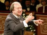 Vild. Der kunne være et ligefrem vanvittigt udtryk i Nikolaus Harnoncourts ansigt, når han dirigerede. Her ved Wienerfilharmonikernes nytårskoncert i 2003. 
