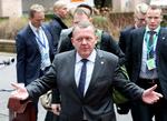 Balancegang. Statsminister Lars Løkke Rasmussen mener, at EU må kritisere Tyrkiet for regeringens anslag mod landets største regeringskritiske avis, men at EU samtidig skal lave en aftale om flygtninge, hvori Tyrkiet får EU-medlemskab stillet i udsigt. 