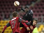 2-1. FC Midtjyllands Paul Onuachu (midt) voldte i starten FCN-spillerne besvær - og scorede et tidligt mål. Men siden overtog hjemmeholdet initiativet. 