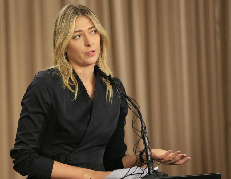 PRESSEMØDE. Hvis jeg skulle have annonceret mit karrierestop, havde jeg ikke valgt et hotel i Los Angeles og et grimt brun tæppe som baggrund, sagde Maria Sharapova, da hun offentliggjorde sin dopingforseelse. 