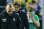 Nedtur. Magnus Eriksson, cheftræner Thomas Frank og Christian ’Greko’ Jakobsen havde svært ved at finde den rette grimasse efter nederlaget til sønderjyderne. 
