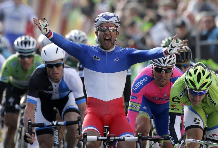 Disket. Nacer Bouhanni vandy i første omgang, men blev siden frataget sejren på etapen. 