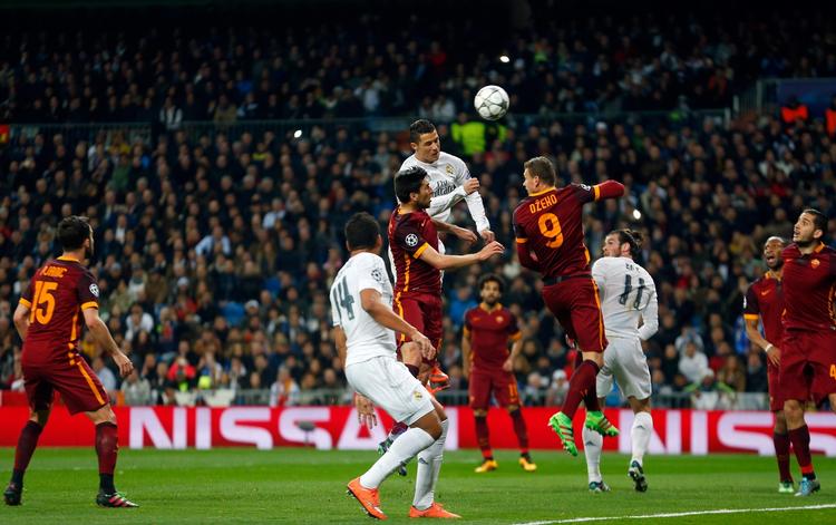 højdespringer. Cristiano Ronaldo satte Real Madrid i gang med sin scoring til 1-0. 