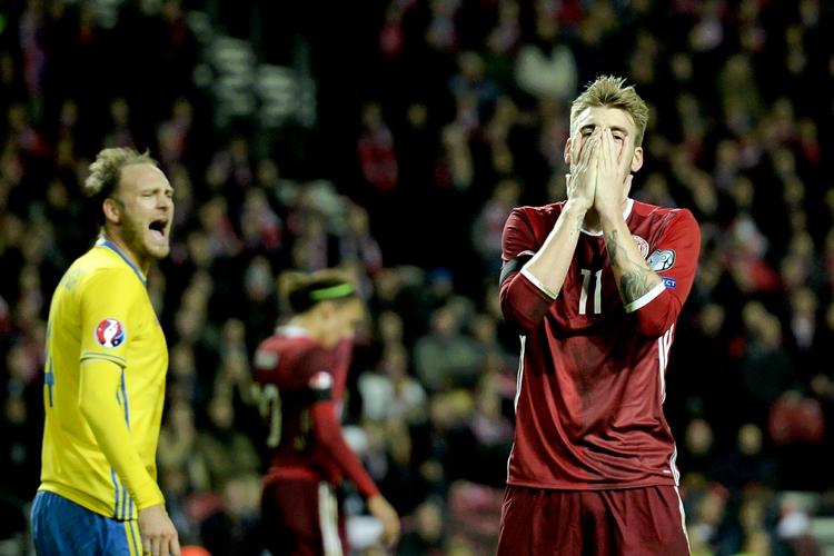 AFBUD. Da Danmark mødte Sverige i palyoffkampene i november, var det Nicklas Bendtners niende kamp i træk uden scoring på landsholdet. 