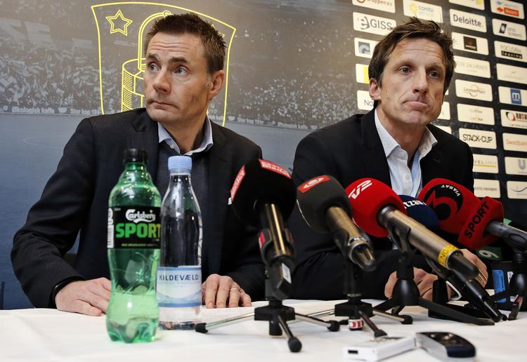 Kaos.  Storaktionær og bestyrelsesformand i fodboldklubben Brøndby, Jan Bech Andersen, og sportsdirektør Troels  Bech holder pressemøde efter en kaotisk dag, hvor direktøren og toptræneren i storklubben nu er fortid. Foto. Jens Dresling. 