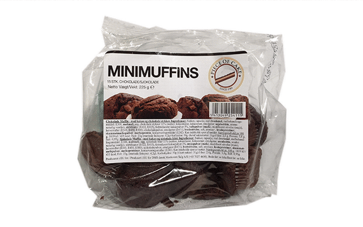 PROBLEMATISK. En ny test viser højt indhold af betænkelige stoffer i den emballage, mange fødevarer pakkes ind i. Her er det bagepapiret i Minimuffins fra Piece of Cake, der er skurken. 