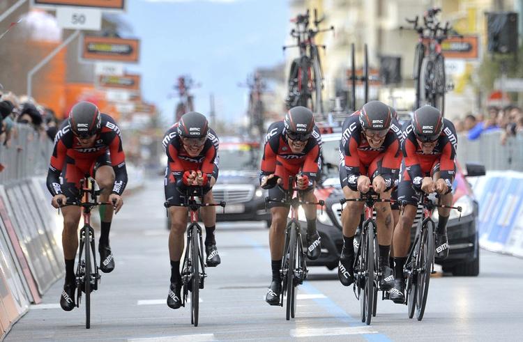 Teamwork. BMC-holdet var hurtigst af alle, da Tirreno-Adriatico blev skudt i gang. 