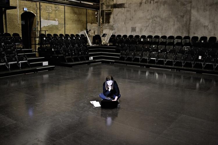 International. Rumænske Diana Moisa bliver til sommer færdig med sin it-uddannelse og regner med at blive i Danmark. Her er hun fotograferet på teatret Edison, hvor hun arbejder som praktikant. 