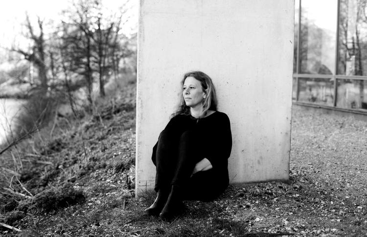 TEKNIK. Debutanten Lotte Kirkeby skriver sig ind i en hemingwaysk novelletradition, hvor dramaet står emllem linjerne. PR-foto: Lea Meilandt 