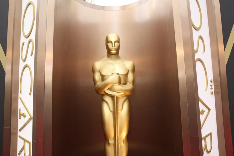 #OscarSoWhite? Poptillæggets filmpanel giver her en opdatering på årets Oscar-show. Skal du se det, eller skal du lade være? 