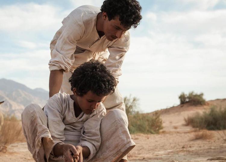 BEUDUIN. Theeb spilles af Jacir Eid Al-Hwietat, der i filmen tager kampen op med naturen og menneskets brutalitet. 