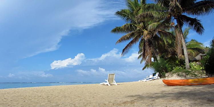 Rarotonga. Helt klassisk, helt vildt tillokkende. Palm Grove's Beach på newzealandske Rarotonga, der er en del af Cook-øerne. Foto: Robert Linsdell / Flickr CC 