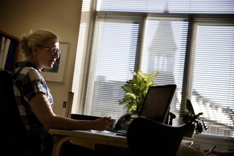 Medicin. Praktiserende læger skal ikke sætte børn i medicinsk behandling mod depression, fastslår de selv. 