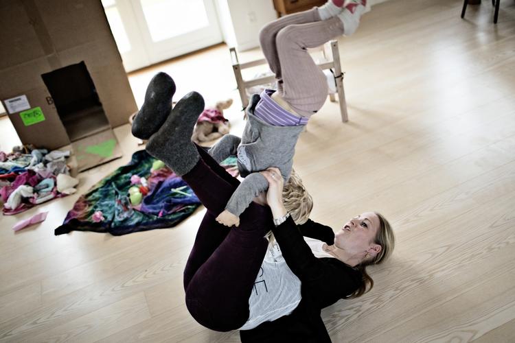 HJEMMELIV. Lisbeth Odgaard Madsen sagde sit job op for tre år siden. I dag arbejder hun som selvstændig for at hjælpe virksomheder til at skabe bedre muligheder for, at medarbejdere kan have både karriere og børn på en gang. 