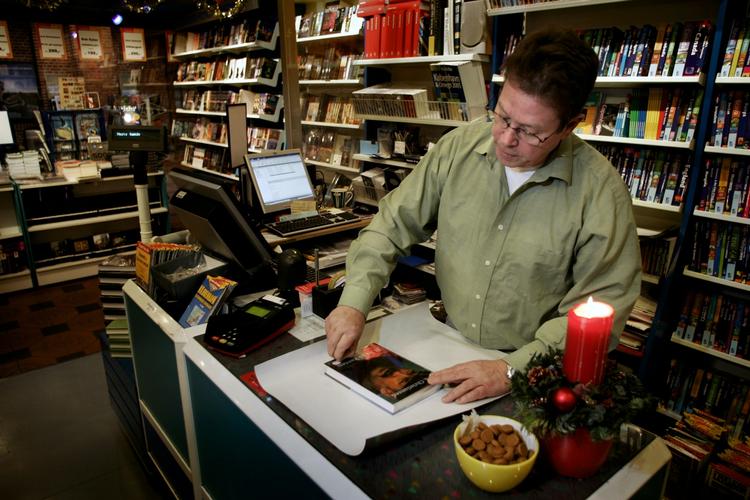 Salgstal. Ny undersøgelse fortæller hvad de fleste allerede ved: Den fysiske bogbranche er i krise. 