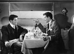 Forbillede. Peter Swanson er inspireret af Hitckocks film 'Farligt møde' med Robert Walker (th) og Farley Granger 