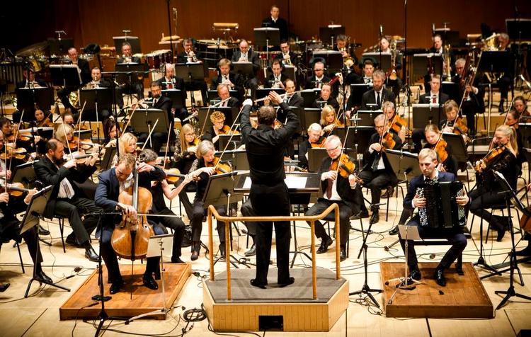 Proffer. DR's symfoniorkester gik loyalt og fokuseret til værkerne af de unge stadig studerende komponister. 