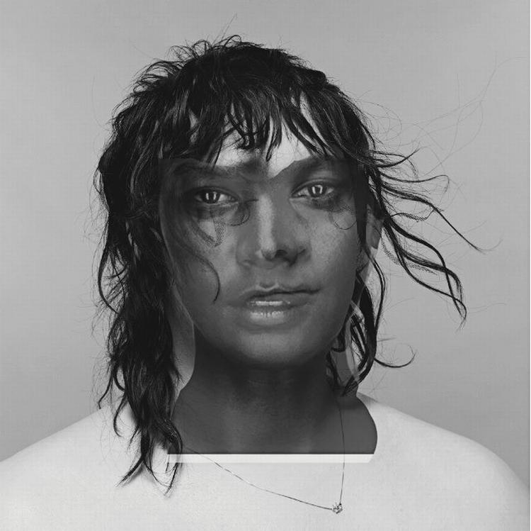 Skift. Musikeren Anohni, der tidligere var kendt som den mandelige artist Antony Hegarty, har ikke blot udskiftet kønnet på hendes nye musik. Også lyden er en ganske anden. 