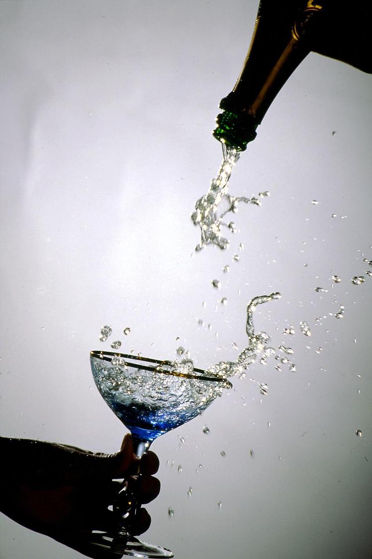 PAGNE. Det er det lækre liv med dyre champagner, der leves i Katrine Engbergs debutroman. 