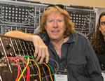 Farvel.  Keyboardspilleren og syntheziser-pioneren Keith Emerson er død. Han blev fundet død i sin lejlighed i Los Angeles. 